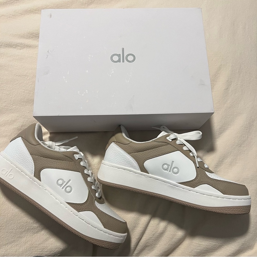 Alo Recovery Mode Sneakers US Men 9 / Women 10.5 gravel and white